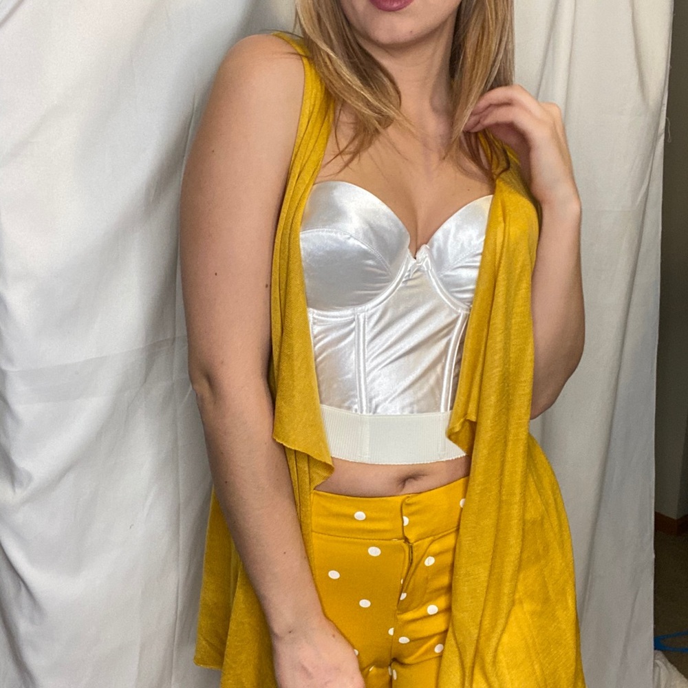 Open cardigan yellow sleeveless new with tags